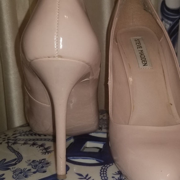 Steve Madden Saige pumps. - Picture 2 of 4